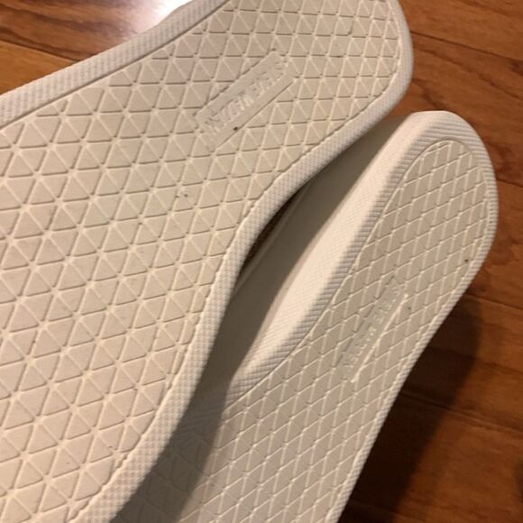 Steve Madden Size 10 cream slipons.  Most comfy & hugs your feet perfectly - Picture 5 of 7